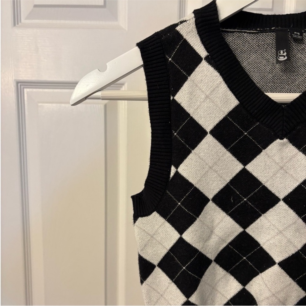 Black & White Knit Argyle Sweater Vest Size Small - Picture 5 of 11
